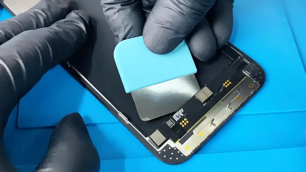 How and Why Do You Swap the IC on an iPhone Display?